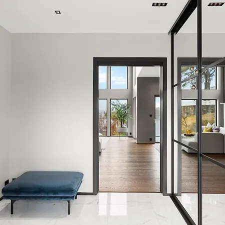 High-end With Private Rooftop And Sea Line ברגן