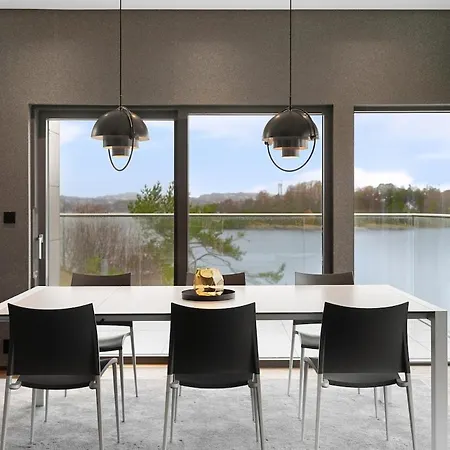 High-end With Private Rooftop And Sea Line ברגן