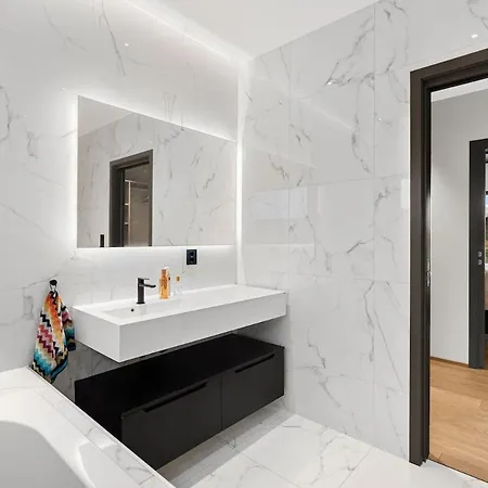 High-end With Private Rooftop And Sea Line וילה ברגן