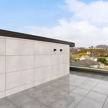 High-end With Private Rooftop And Sea Line וילה