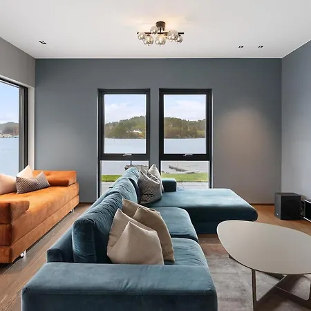 High-end With Private Rooftop And Sea Line ברגן