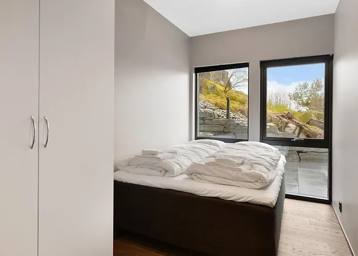 High-end With Private Rooftop And Sea Line