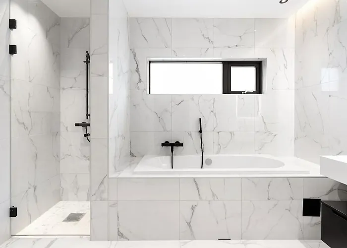 High-end With Private Rooftop And Sea Line