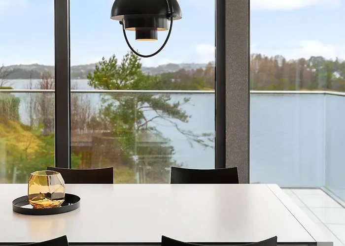 High-end With Private Rooftop And Sea Line