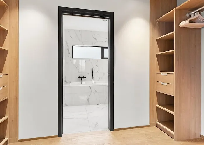 High-end With Private Rooftop And Sea Line